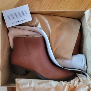 Lucky Brand NIB size 6 ladies toffee leather booties.